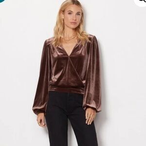 Evereve Kenna Velour Wrap Sable Top Size Medium